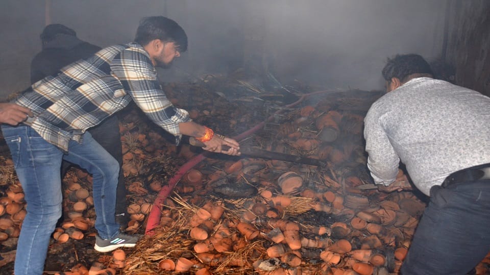 Major fire broke out in three shops including warehouse