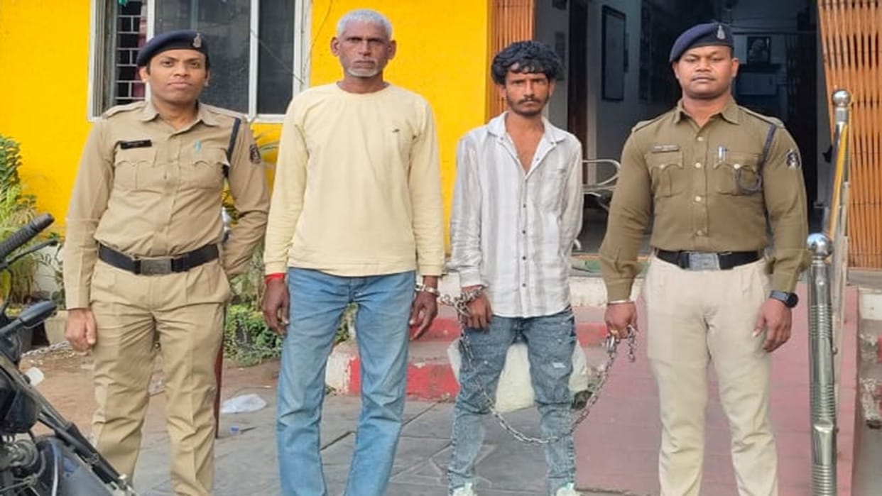 Police arrested the miscreants who spread terror in capital Raipur by showing sharp knives