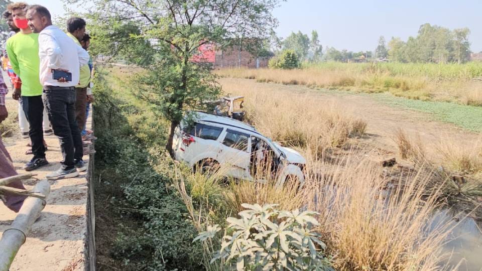 UP Road Accident NEWS Car collides with auto in Shravasti, five killed