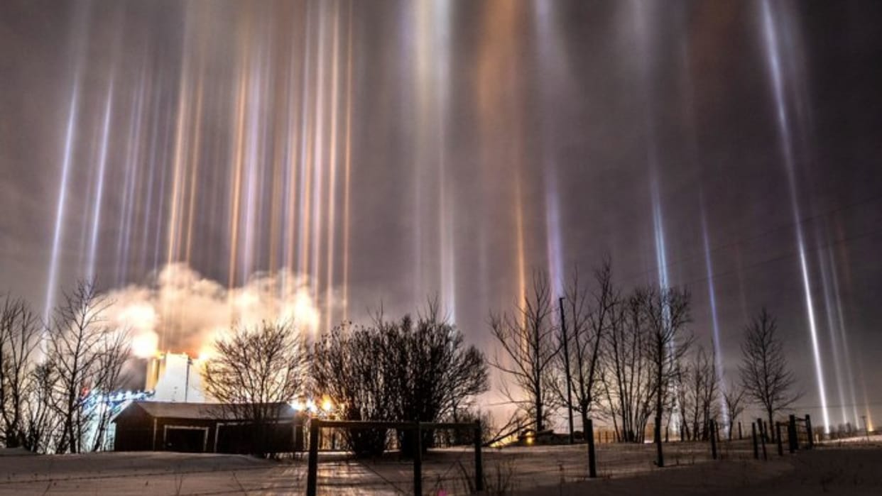 Mysterious pillars of light dazzle the night sky in Alberta Canada news in hindi