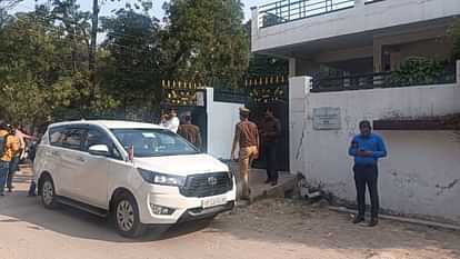 Police deployed outside house of Opposition Leader of Legislative Council and Legislative Assembly in lucknow