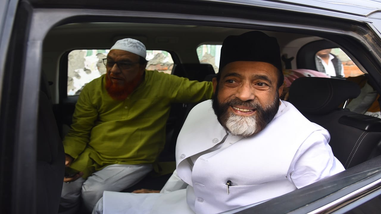 Maulana Tauqeer Raza arresting then released in Bareilly