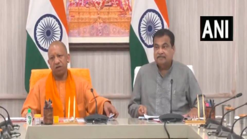 Union Minister Nitin Gadkari reviewed National Highway works by meeting with CM Yogi