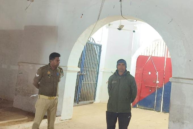 Amethi: A drunk soldier molested a woman, also misbehaved with the police on the spot, was sent to jail
