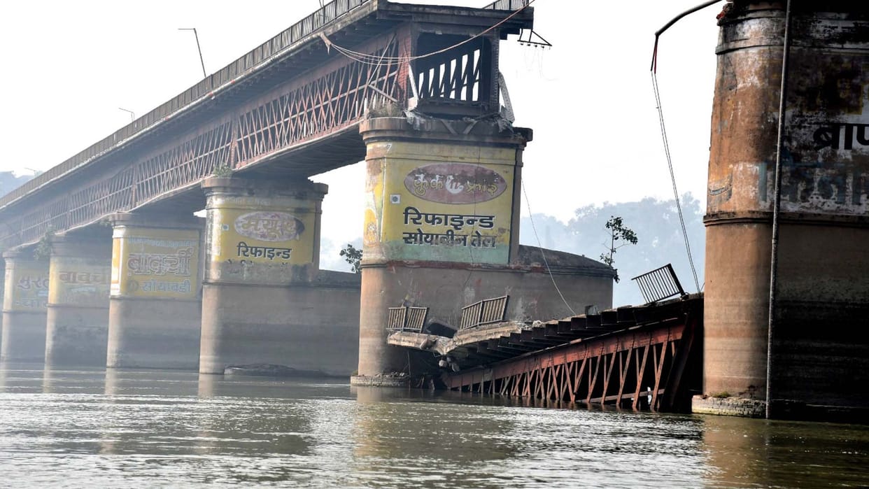 The length of bridge on river Ganga increased by 400 meters one will land at Ranighat and other at Dhobighat