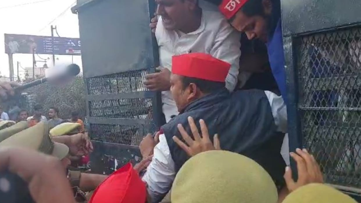 Sambhal Violence Case Samajwadi Party workers clash with police in Bareilly
