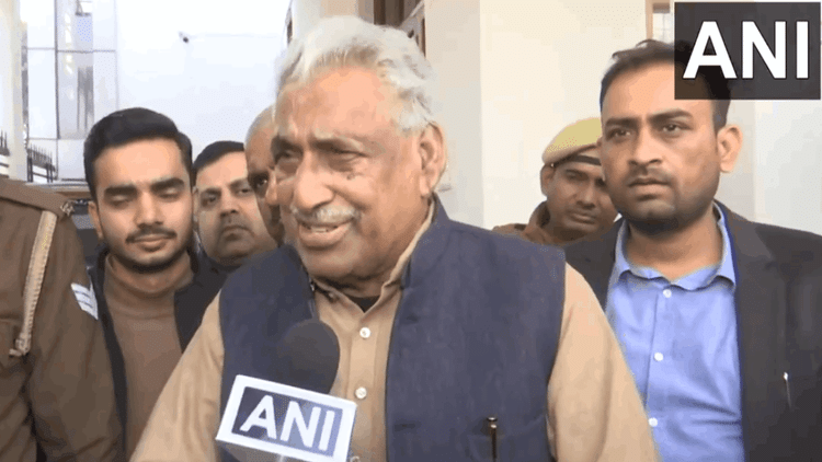 UP: माता प्रसाद के घर के बाहर पुलिस तैनात, सपा नेता बोले- मुझे कहीं भी जाने का अधिकार; संभल जाने पर सस्पेंस