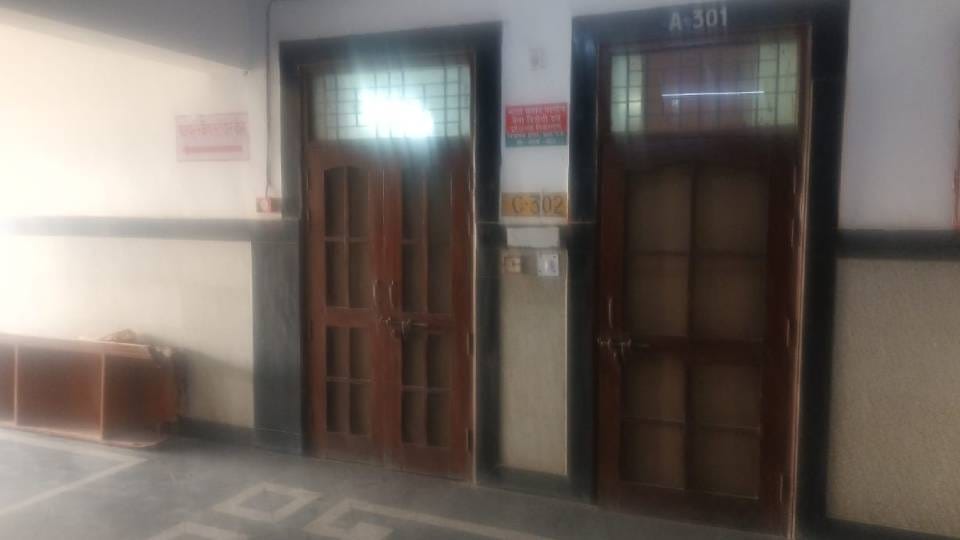 Police guard at Mata Prasad Pandey house in Lucknow know what he said about talking to DM
