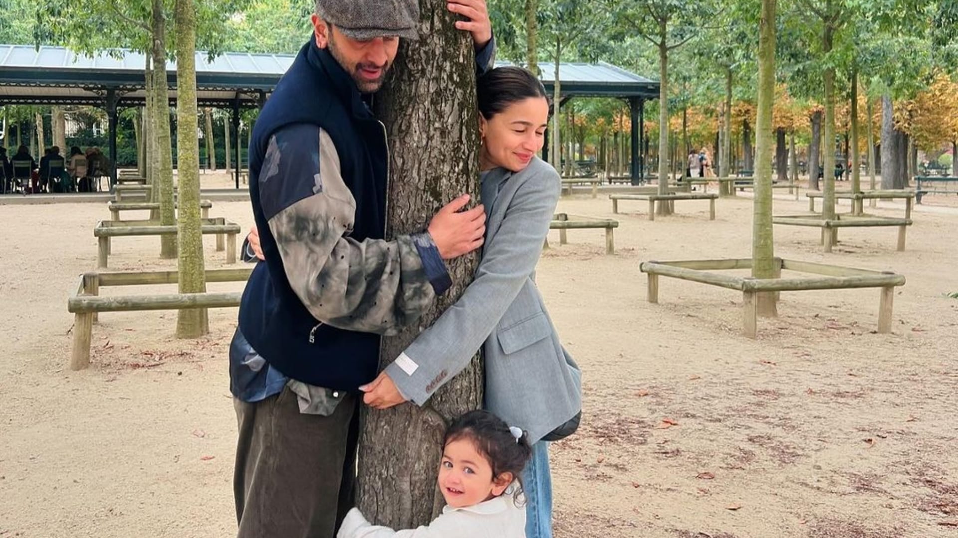 Alia Bhatt Puts Up Christmas Tree Gives Glimpse Of Ornaments Featuring Her Raha Ranbir Names goes viral