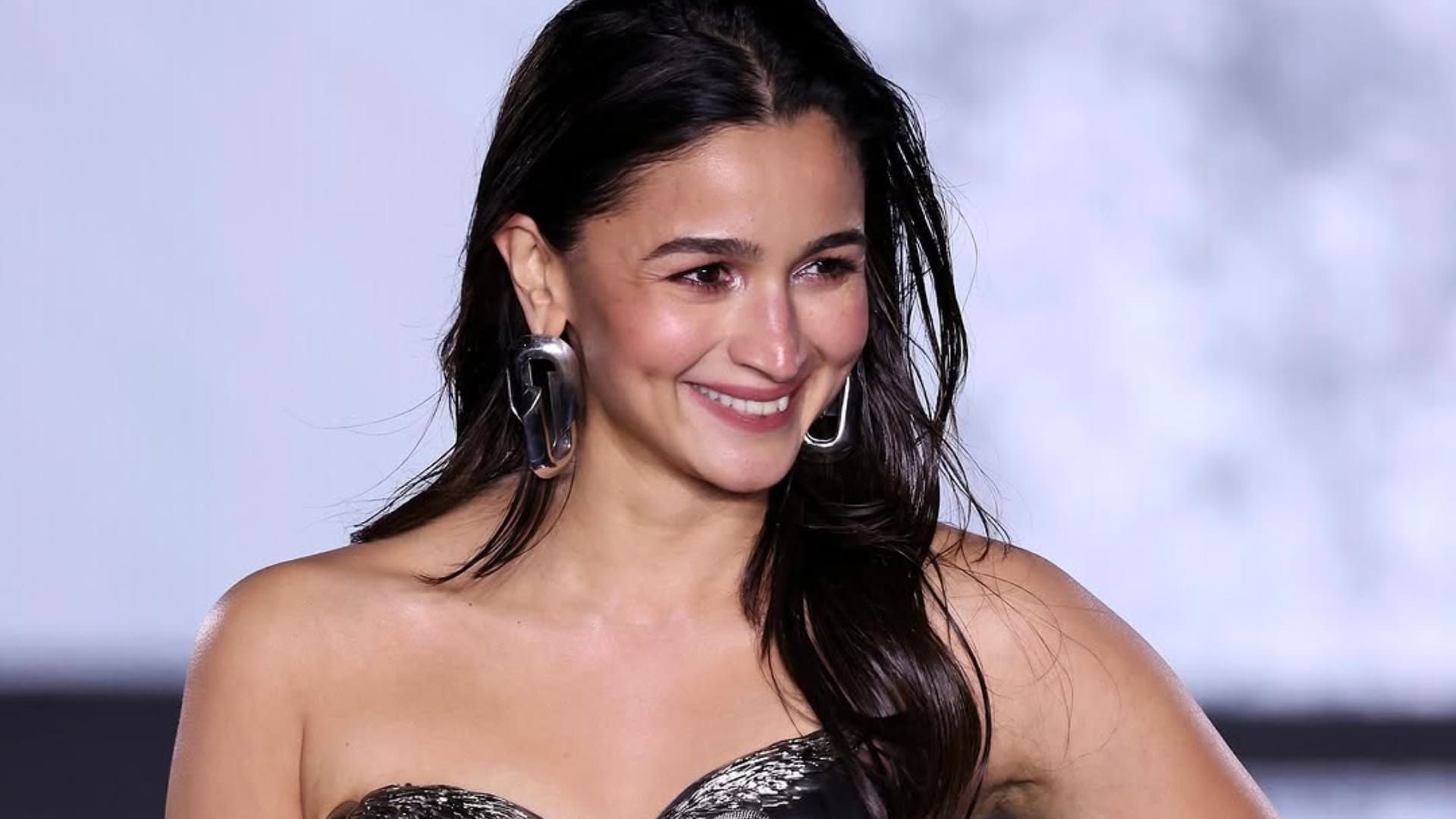Less Educated Bollywood Actresses Kangana Ranaut Deepika Padukone Karisma Kapoor Alia Bhatt