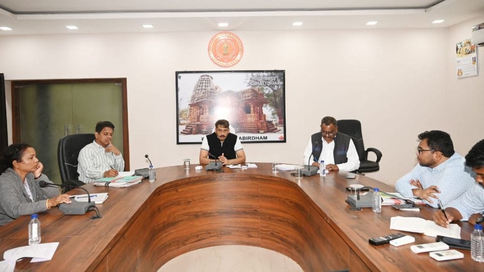 अफसरों को दिया गया प्रशिक्षण