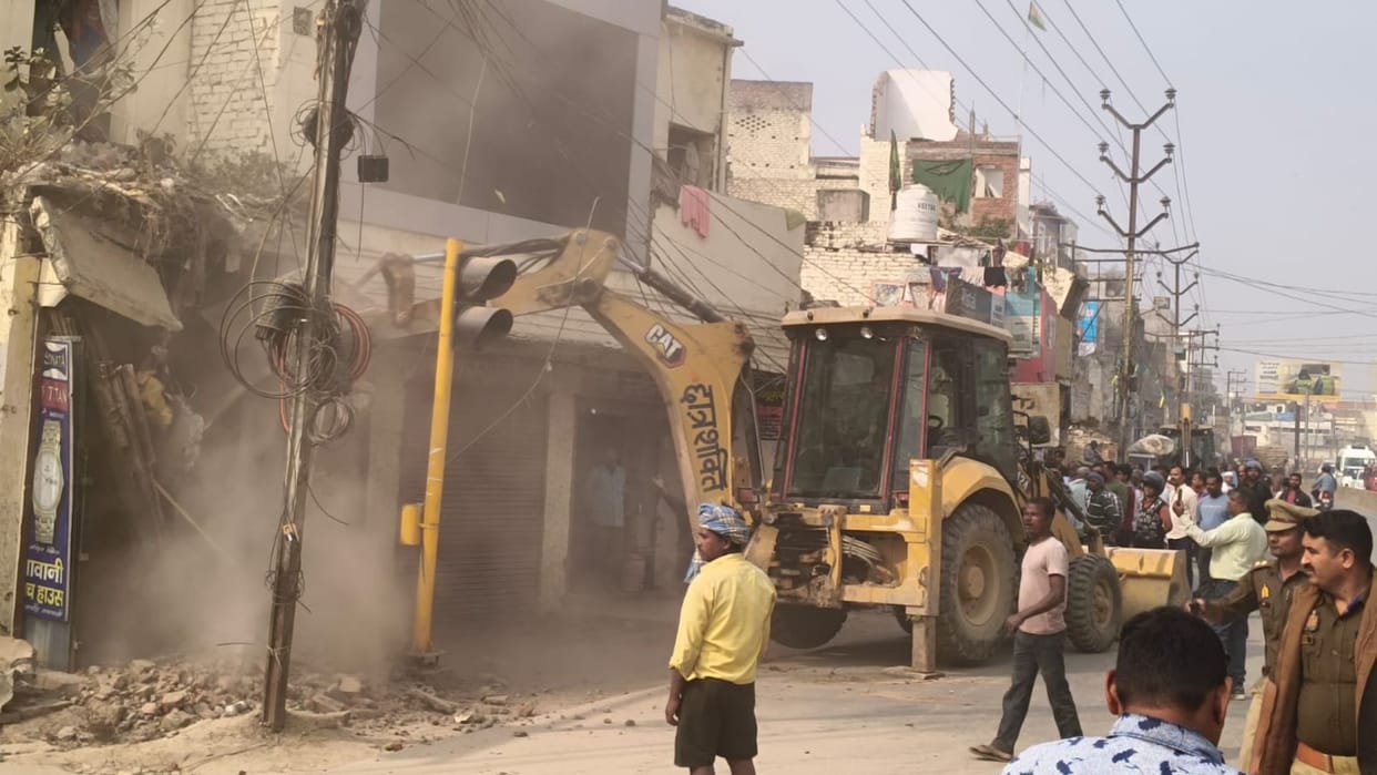 PWD demolished encroachment in presence of police force in Varanasi