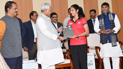 Bihar News : Nitish Kumar honored winning of Bihar Women's Asian Hockey Champions Trophy team