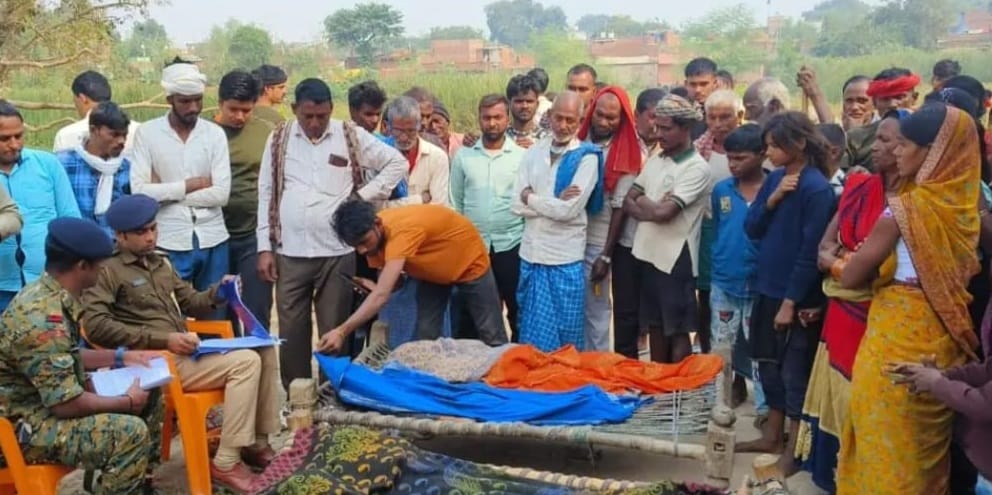 Bihar News: Four girls including two sisters died in an accident in Buxar; A mound of soil fell down