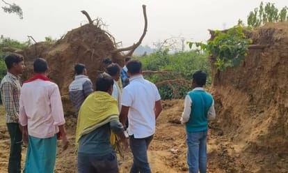Bihar News: Four girls including two sisters died in an accident in Buxar; A mound of soil fell down