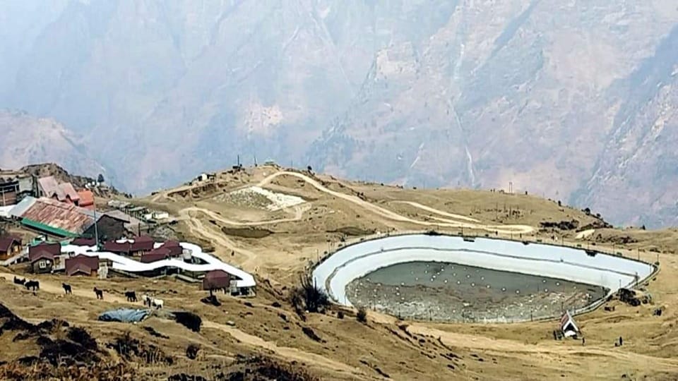 Tourist Waiting for snowfall in Auli for New Year celebration, booking in hotels has not started yet