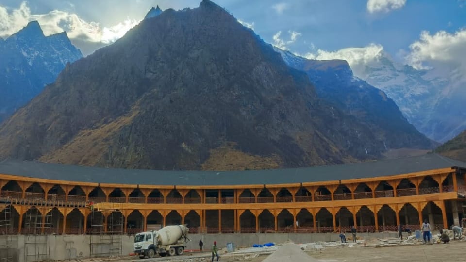Uttarakhand Weather temperature reached minus seven degrees in Badrinath Dham water of Rishi Ganga froze