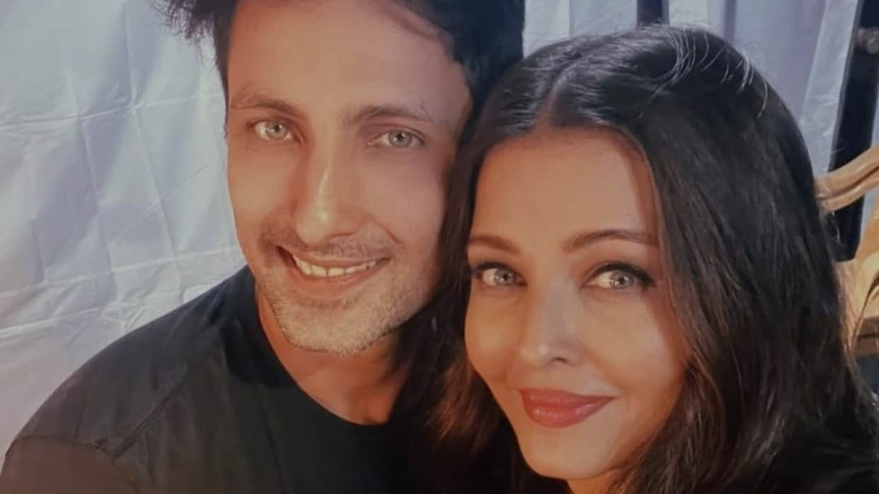 Aishwarya Rai Selfie with Makeup Artist Adrian Jacobs on set Fans Get Excited