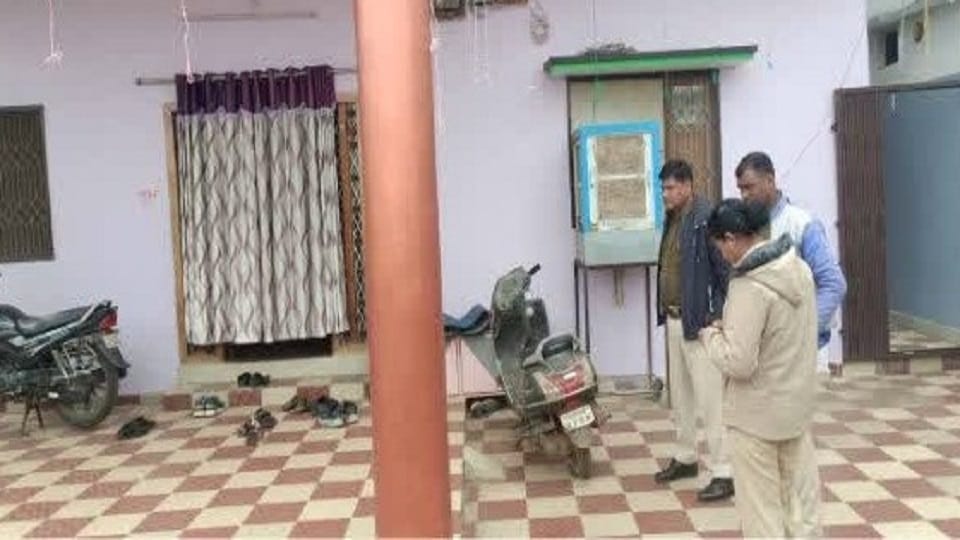 ACB raids in Kawardha raids at house of an accountant caught taking a bribe of Rs 1 lakh in Kabirdham