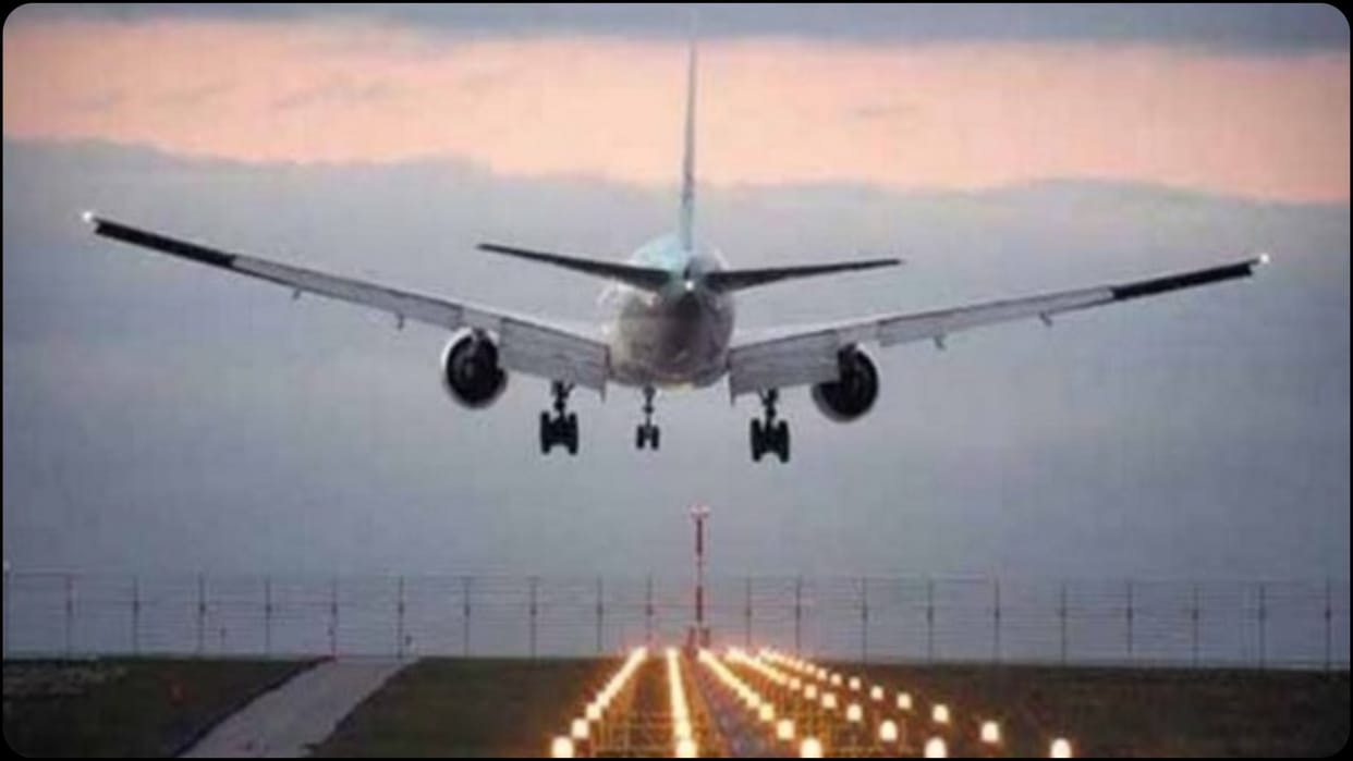 UP: Due to storm, flight operations were affected for hours, many flights were diverted
