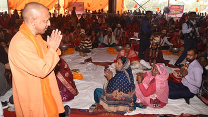 1209 couples got married in a mass marriage at Fertilizer in Gorakhpur, CM Yogi was present.