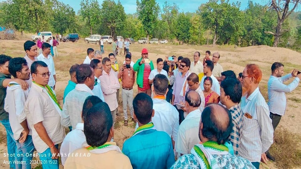 Vikram Mandavi said illegal sand mining is happening under protection former minister BJP district president