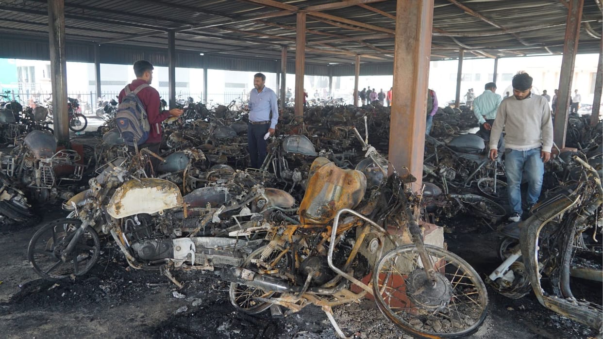 Fire Cantt station third time Kamayani Express parcel narrowly saved panic after smoke