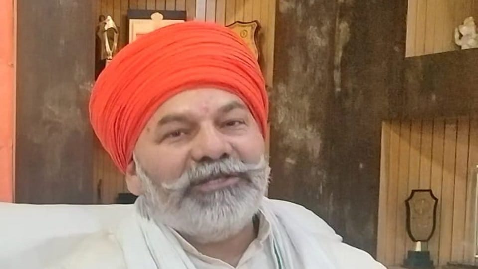 Rakesh Tikait was detained by the police on the Yamuna Expressway while coming to Greater Noida