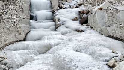 Snowfall in Himachal Darcha-Sarchu road closed for vehicular movement after snowfall