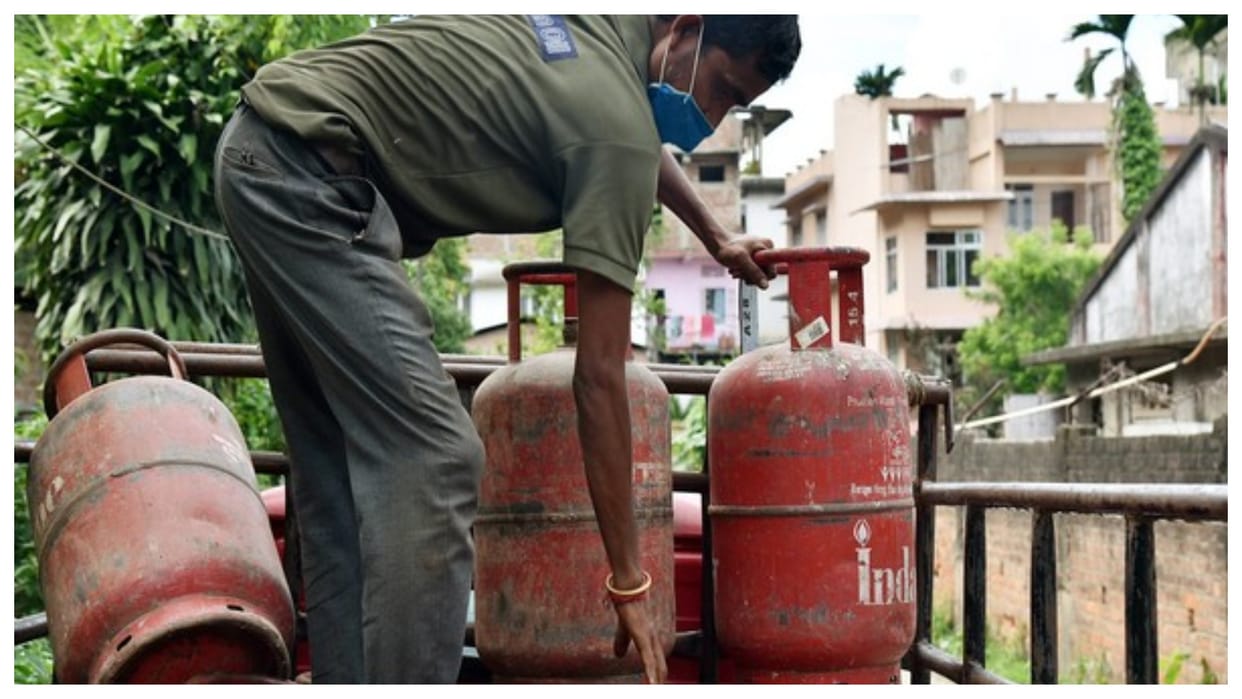 Commercial LPG cylinder prices hiked by Rs 16.5 know all updates in hindi