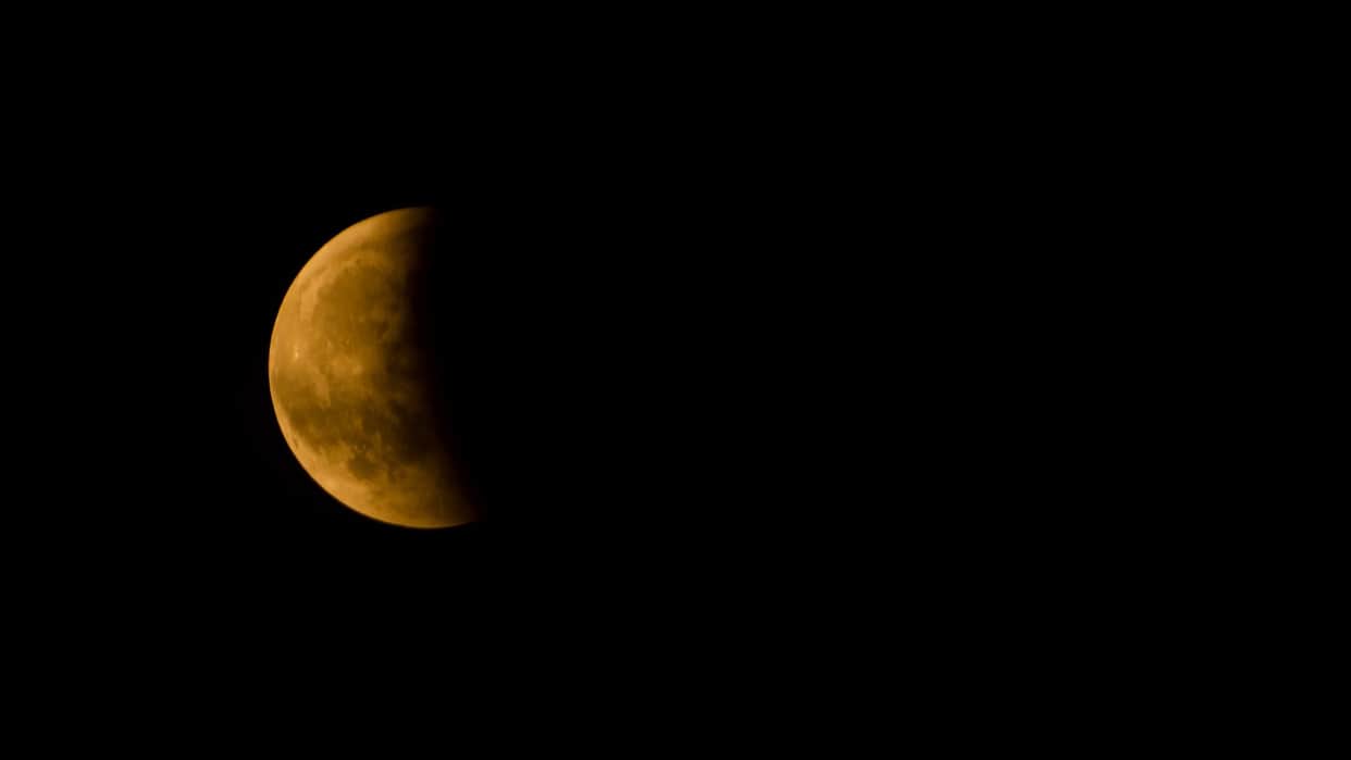Chandra Grahan 2025 Date Time It's Visible in India or Not Lunar Eclipse Know All Details in Hindi