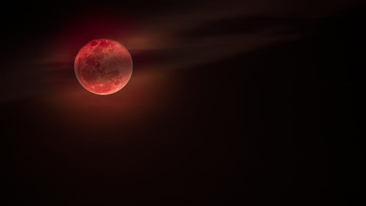 Uttarakhand: ब्लड मून...अगर आप भी देखना चाहते हैं पूर्ण चंद्र ग्रहण का अद्भुत नजारा तो यूकॉस्ट देगा यहां मौका