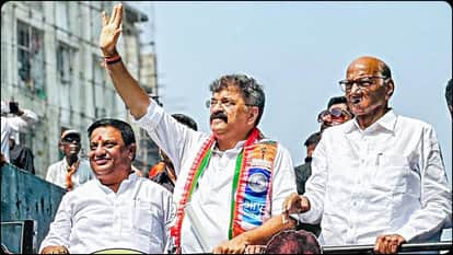 शरद पवार और जितेंद्र अव्हाड (दाएं से बाएं)