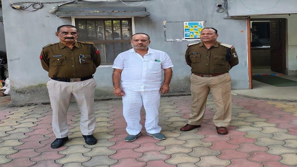 Junk dealer fell in love with a teacher Harassment her on pretext of marriage police arrested him in Korba