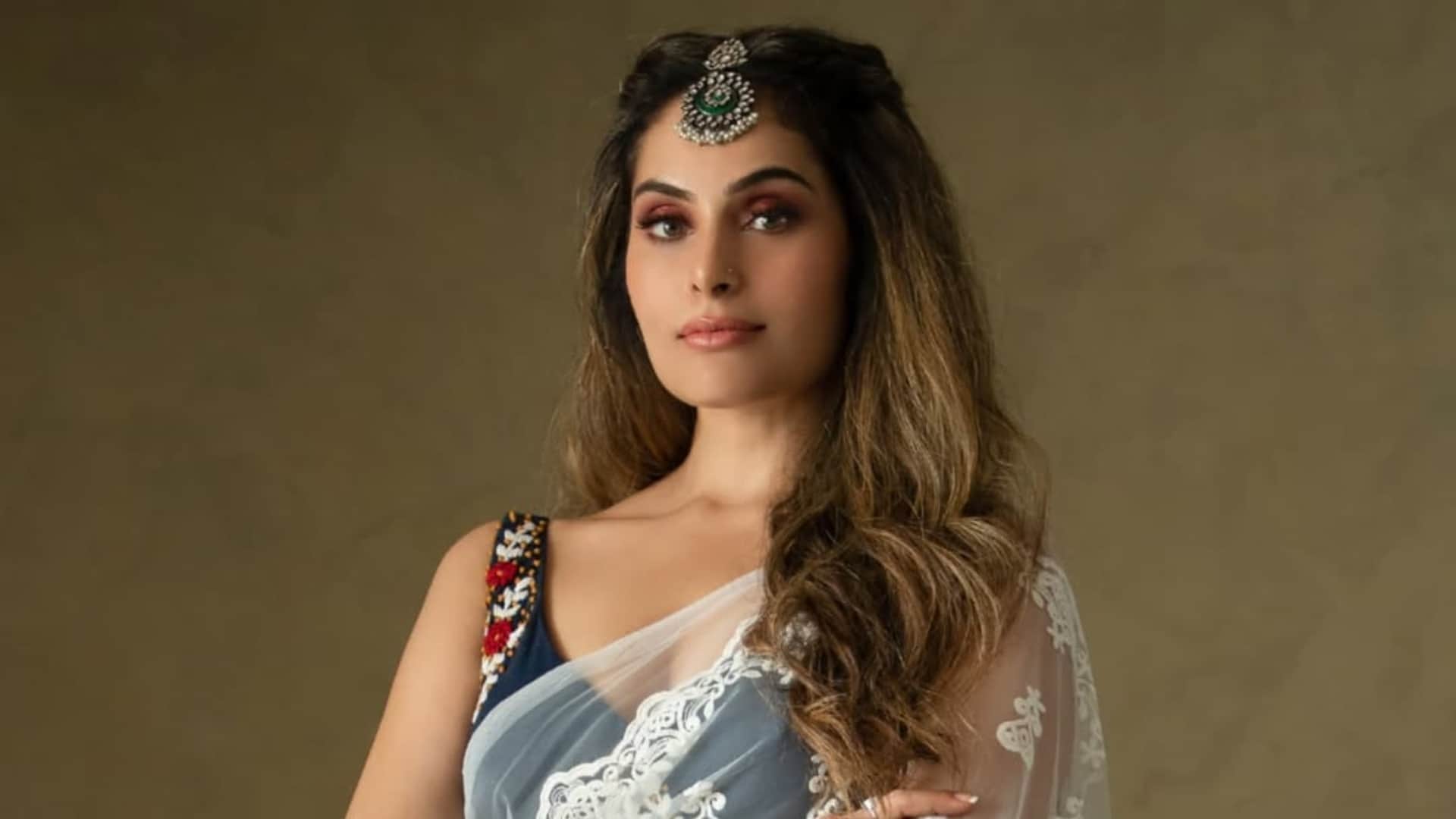 Bigg Boss 18 salman khan gives reality check to shrutika arjun after that chum darang breaks down