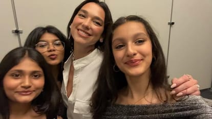 Dua Lipa Concert Mahesh Babu Daughter Sitara Ghattamaneni and Wife Namrata Shirodkar poses with Singer