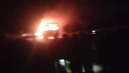 Bus caught fire in Kabirdham more than 30 passengers were on board