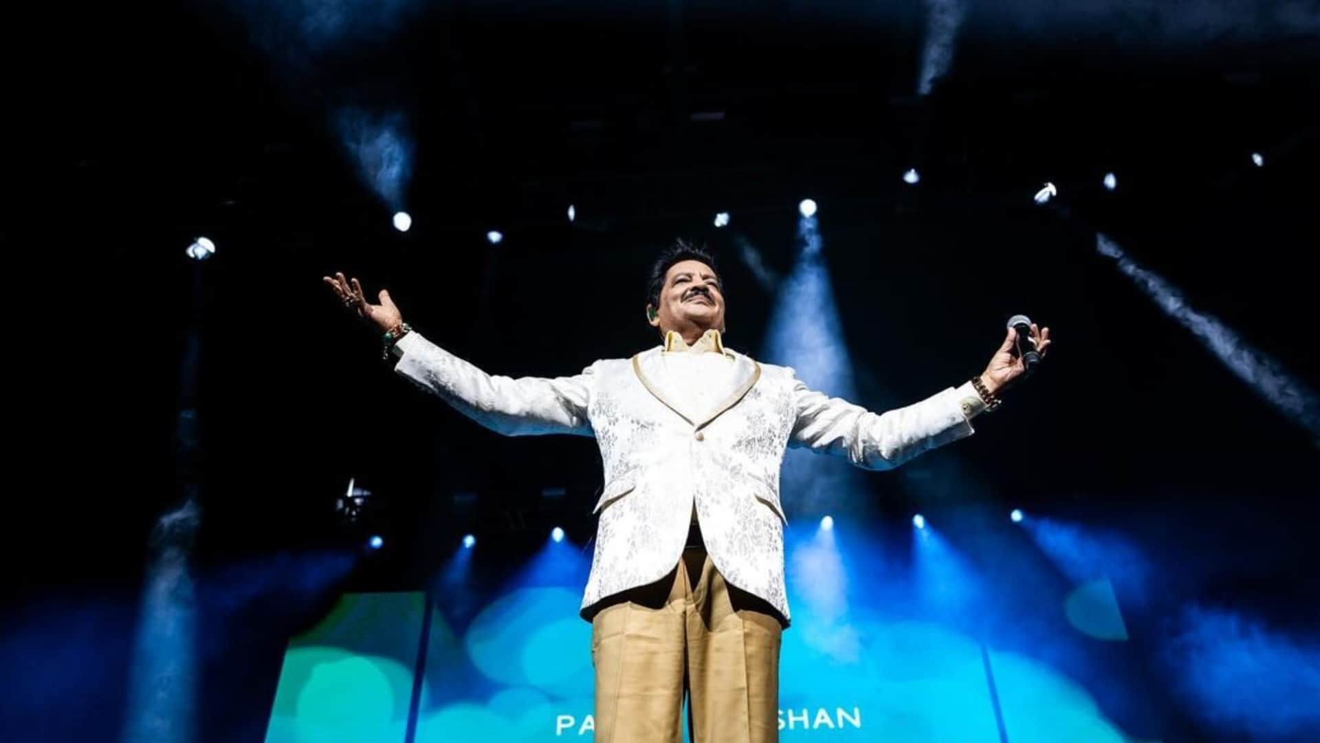 Udit Narayan New Kissing Video Surfaced On Internet Fans Reacts