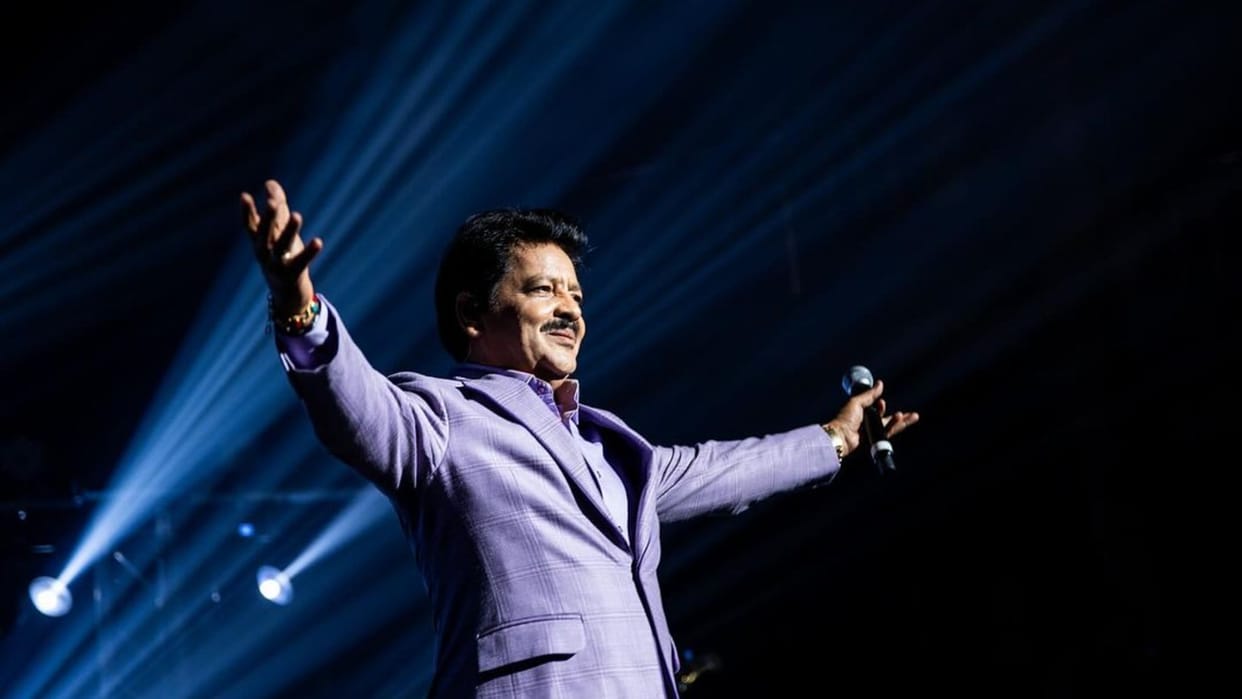 Udit Narayan Kisses Female Fans During Concert Social Media User Reacts with Anger