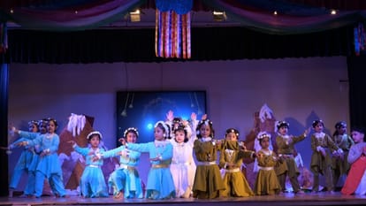 Patanjali School Annual Festival: KG children showcased their talent in Color of Life