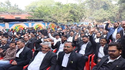 Lawyers agitation continues against Akhilesh Shukla murder case, adamant on arrest of killers