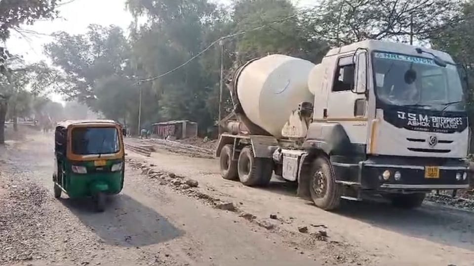 Rapid construction of roads around the railway station