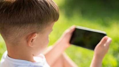 Using mobile phones is increasing speech problems in children