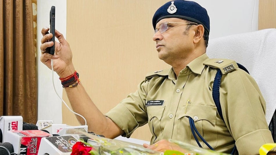 indore news cyber crime fraud helpline number police