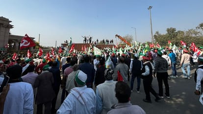 Farmer Protest Noida There was a tussle between police and farmers for three hours at protest site