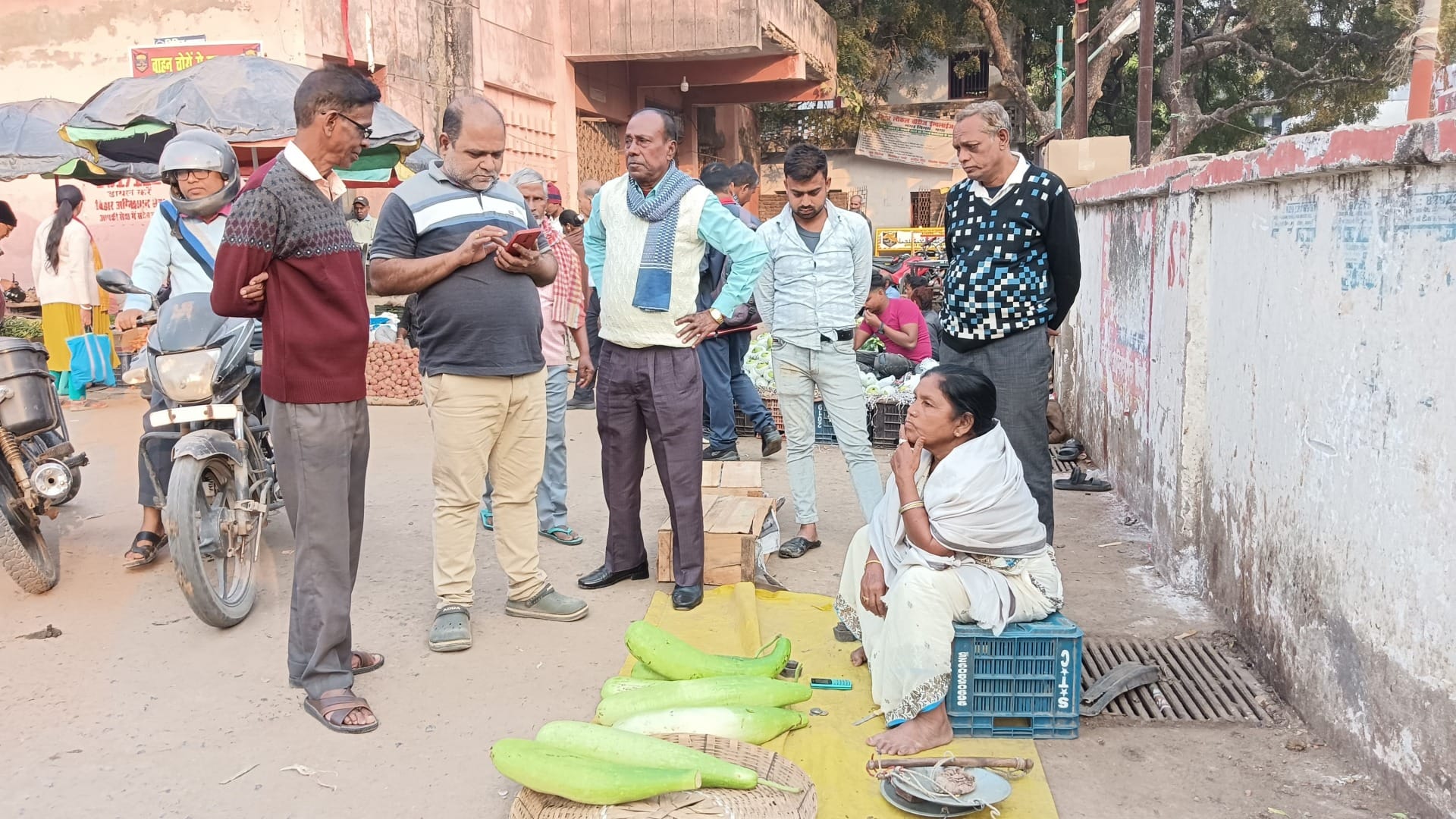 Gaya Deputy Mayor of Gaya Faces Neglect From Municipal Officials Forced to Sell Vegetables Bihar News in Hindi
