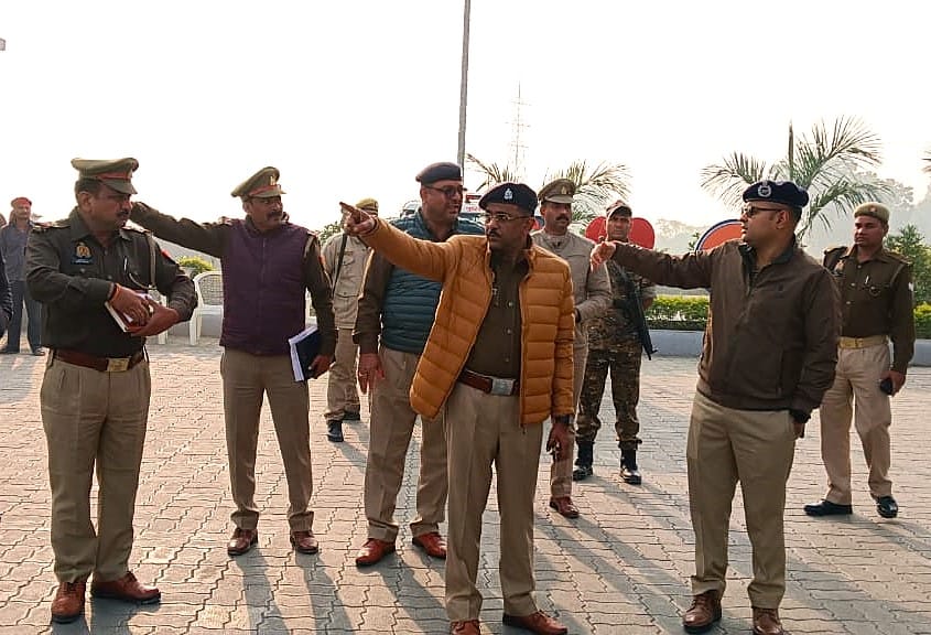 miscreants robbed petrol pump manager at gunpoint in Mirzapur