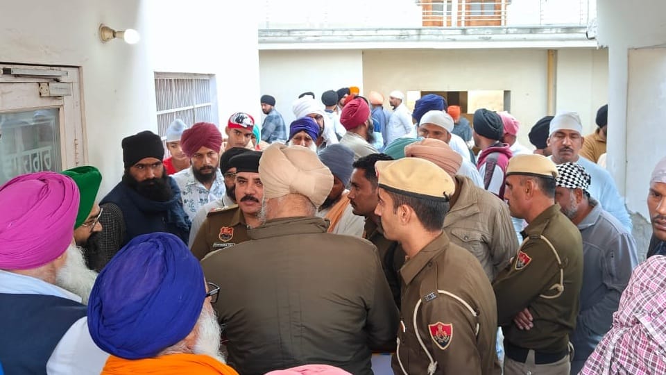 Sacrilege of Guru Granth Sahib in Ratia Fatehabad people caught the accused