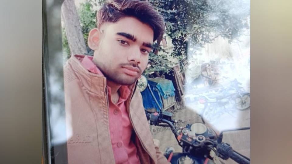 Truck collides with tractor trolley in Barabanki young man dies and cousin injured