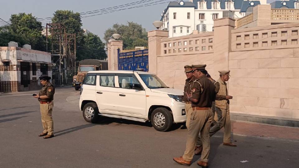 UP Congress leaders gathered at party office for moving sambhal police increased security